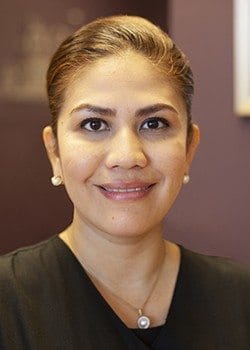 Dental assistant Mariela Alvallero